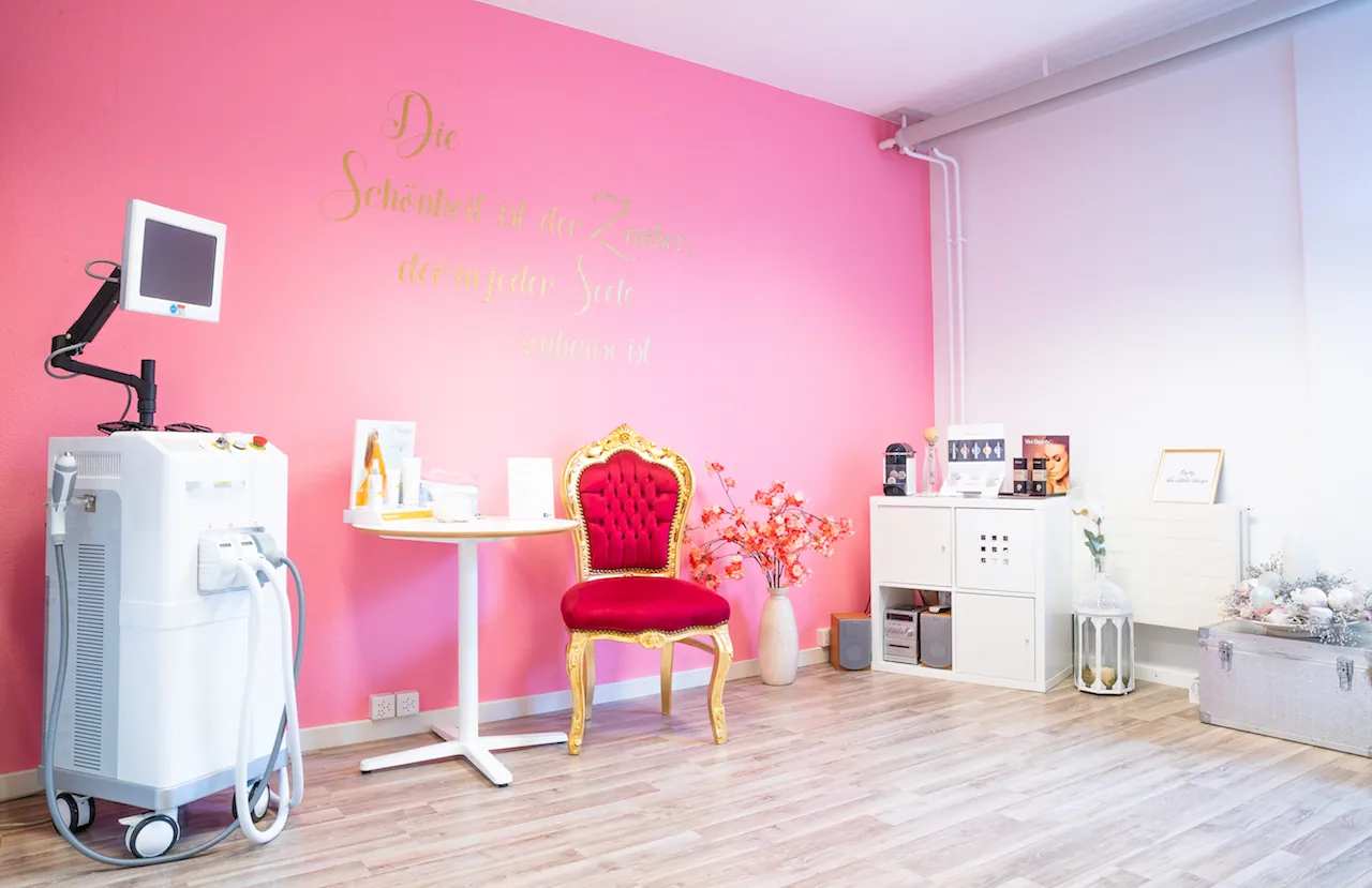 Behandlungsraum in Rosa